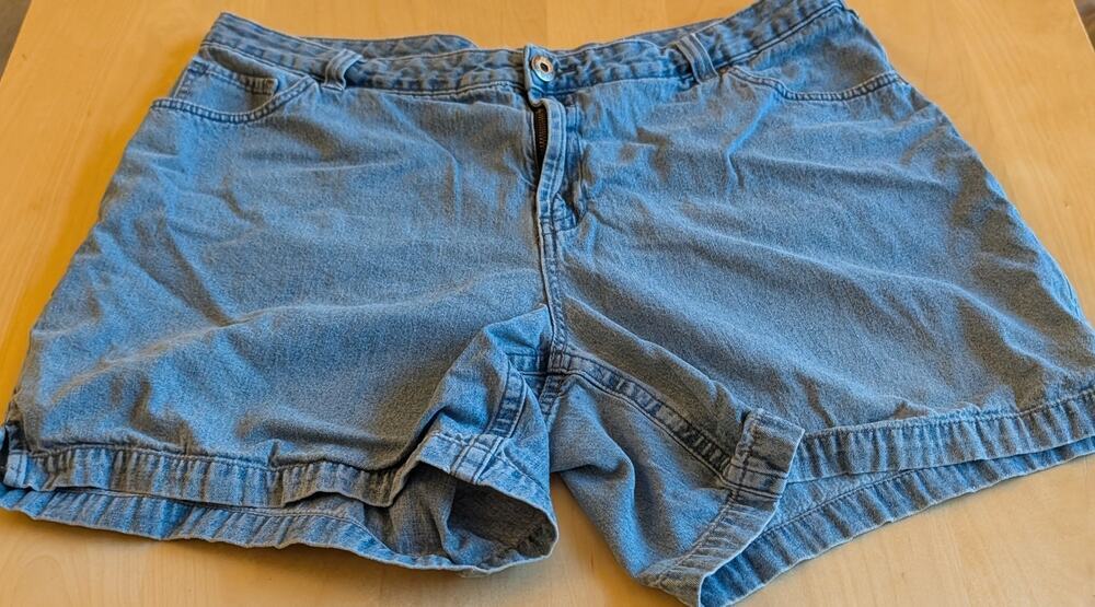 🧨Women's 18W Faded Glory Shorts